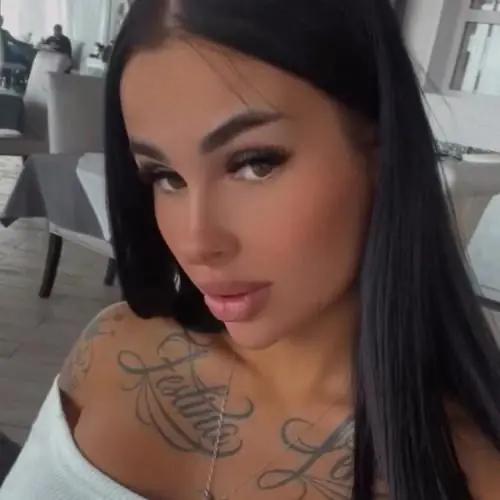 1alleineimbett2 image 0